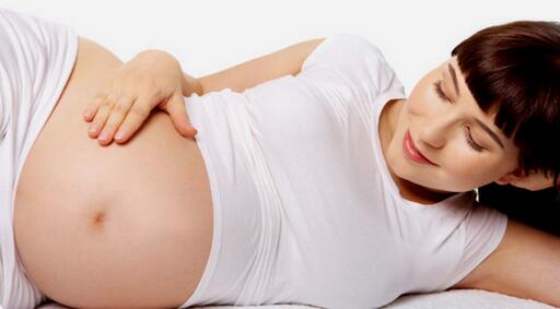 孕晚期摸肚子会早产吗？